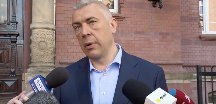 SONDAŻ: Polacy nie wierzą w narrację posła Giertycha