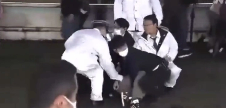 Zamach na premiera Japonii. Polityk został ewakuowany z wiecu