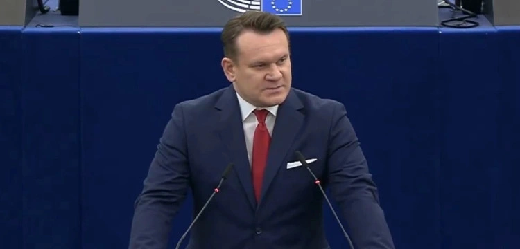 Dominik Tarczyński: Polska będzie musiała przyjąć nawet kilkaset tysięcy imigrantów
