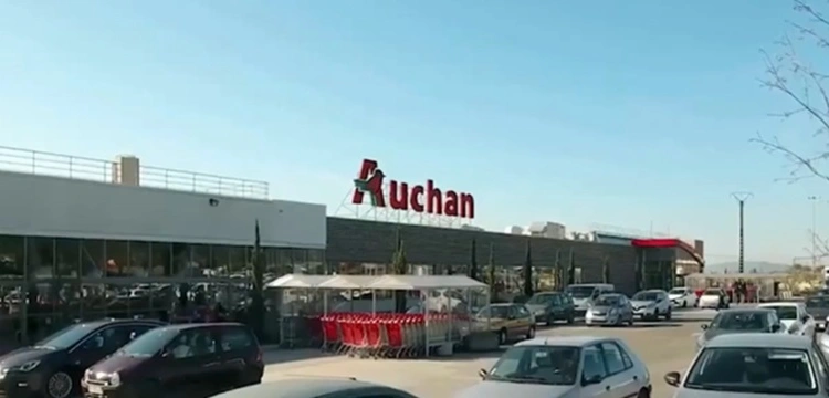 Auchan wychodzi z Rosji - reakcja na sankcje