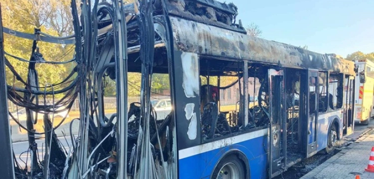 Pożar autobusu hybrydowego MPK w Krakowie – trzygodzinna akcja straży pożarnej