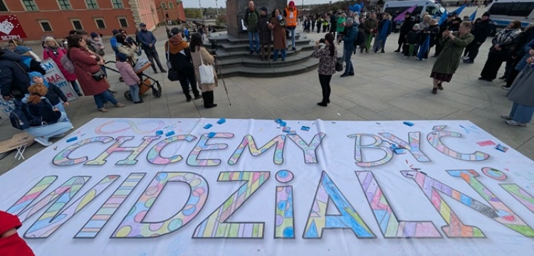 „Chcemy być widzialni”. Marsz dla Autyzmu w Warszawie z apelem o realne wsparcie do rządzących