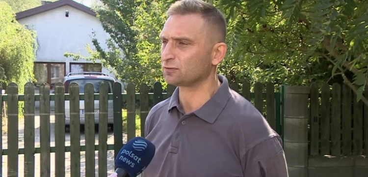 Komornik zajął konto Bąkiewicza. Pieniądze trafiły do „Babci Kasi”