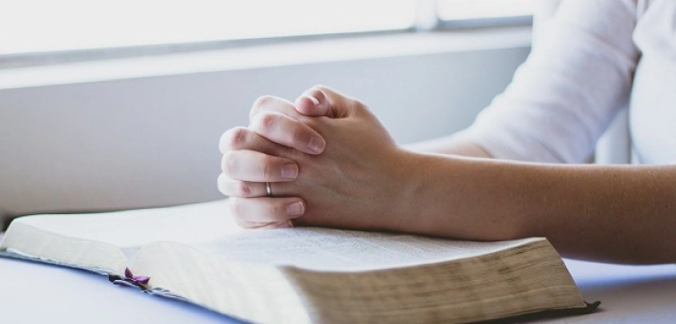 Dręczy Cię depresja? Odmów tę modlitwę!