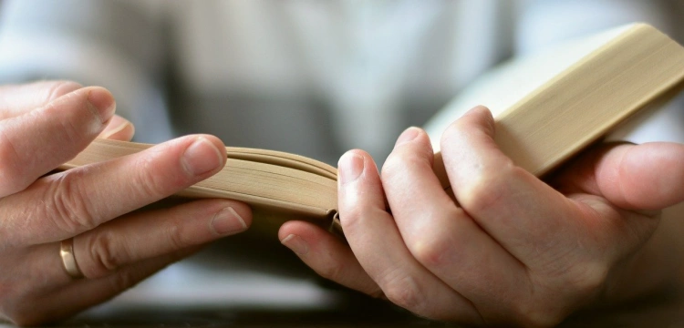 „Dajcie to, co jest wewnątrz, na jałmużnę, a zaraz wszystko będzie dla was czyste”