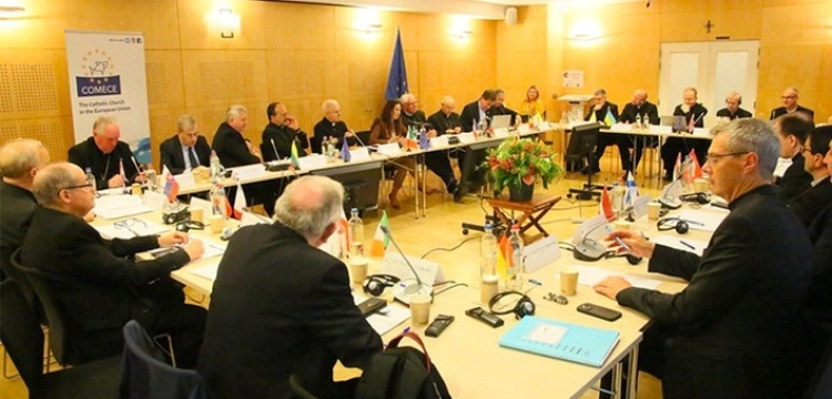 Biskupi UE krytycznie o wyroku ws. uznawania związków jednopłciowych