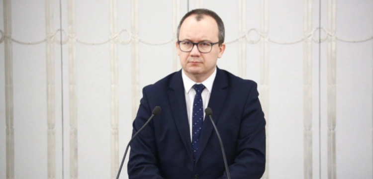 Sąd Apelacyjny w Warszawie buntuje się przeciwko Bodnarowi