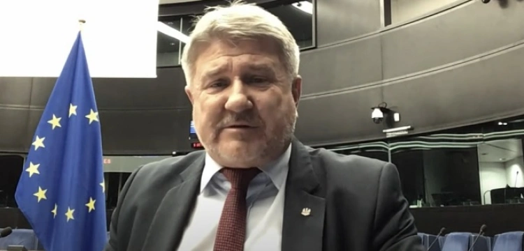 Bogdan Rzońca dla Frondy: Tusk brnie w nurcie kłamstwa jedynie dla zyskania aplauzu i poklasku