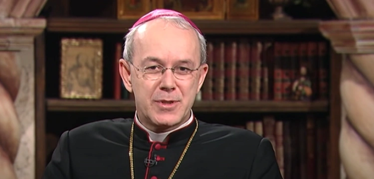 Bp Schneider: Świeccy na synodzie nie mogą mieć praw równych biskupom!