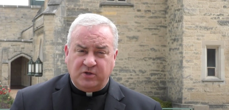 Amerykański biskup sprzedaje rezydencję, by założyć fundusz macierzyński