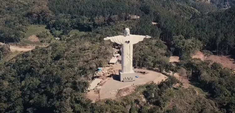 Brazylia. Ustawiono ogromny posąg Chrystusa Opiekuna