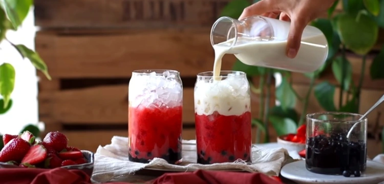 „To nie jest niewinny napój” - moda na bubble tea pod lupą lekarzy