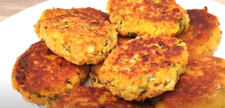 Burgery inaczej: Z kaszą jaglaną i sałatką z cukinii!