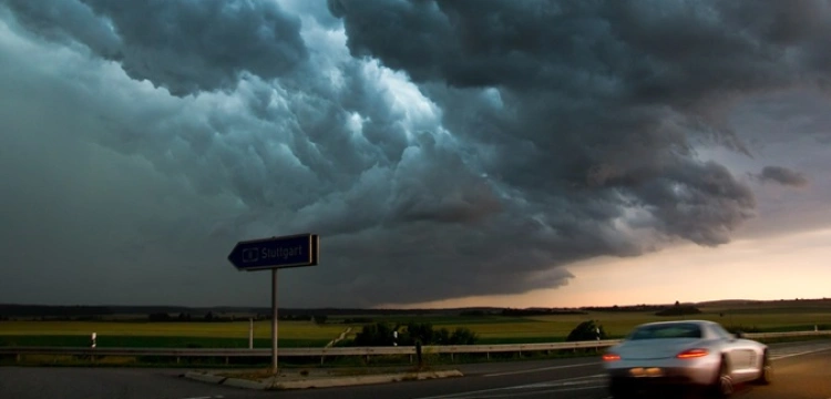 Ostrzeżenia RCB dla 12 województw