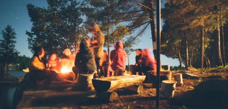 Aranżacja terenu zewnętrznego na campingu. O czym pamiętać [Materiał promocyjny]