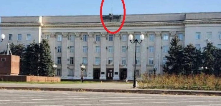 Chersoń. Rosyjska flaga znika z siedziby władz miasta