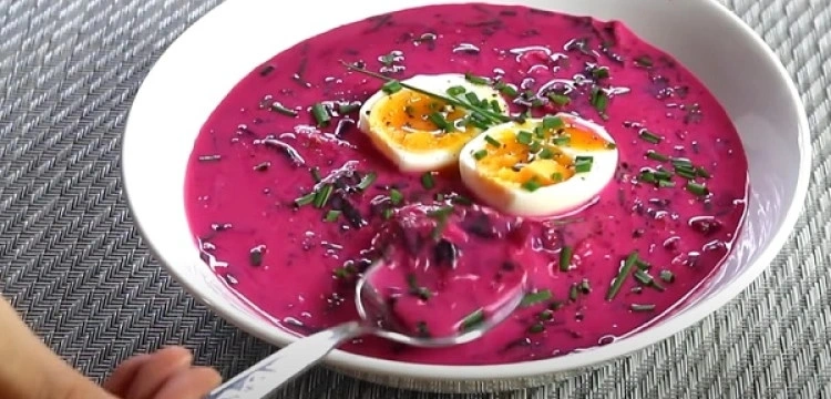 Litewski chłodnik z botwiną i jajkiem