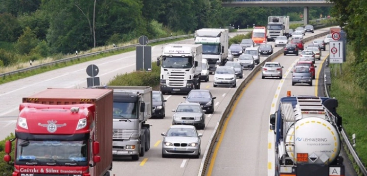 Jak znaleźć pracę jako kierowca C+E w Niemczech? [Materiał promocyjny]