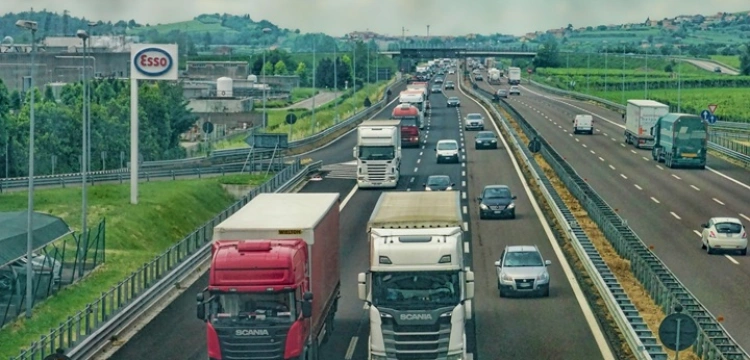 Giganci motoryzacji wygrywają z unijnym szaleństwem CO₂?