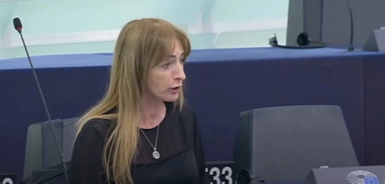 Irlandzka lewicowa europoseł ostro: PE nadużywa władzy, aby ingerować w wybory w Polsce [Wideo]