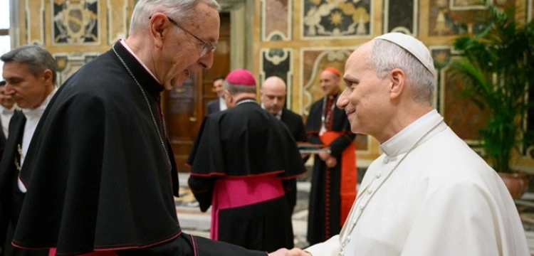 Abp Gądecki zachęca do lektury Vatican News: „Czytam codziennie”