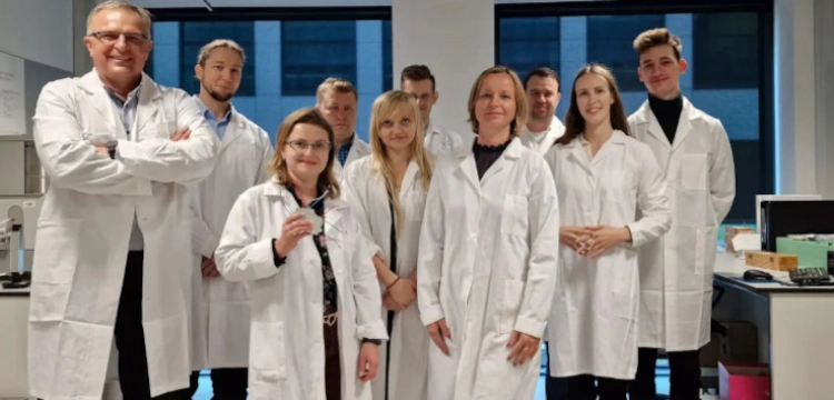 Czy przełomowe dokonanie polskich naukowców podbije świat? Opracowali technologię wydajniejszą niż fotowoltaika