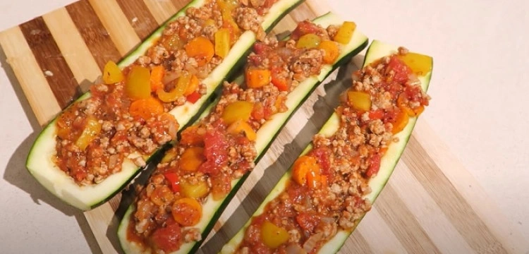 Cukinie faszerowane „po turecku”