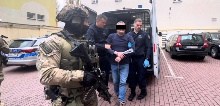 Warszawa: Policja zatrzymała „cyngla” tureckiej mafii. Miał przy sobie broń i amunicję