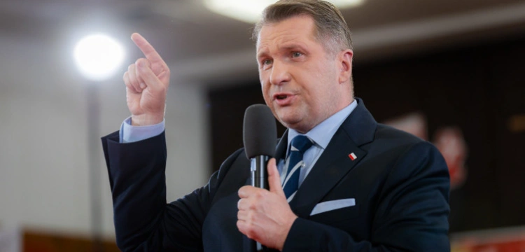 Stłuczka na drodze. Jednym z samochodów jechał Czarnek