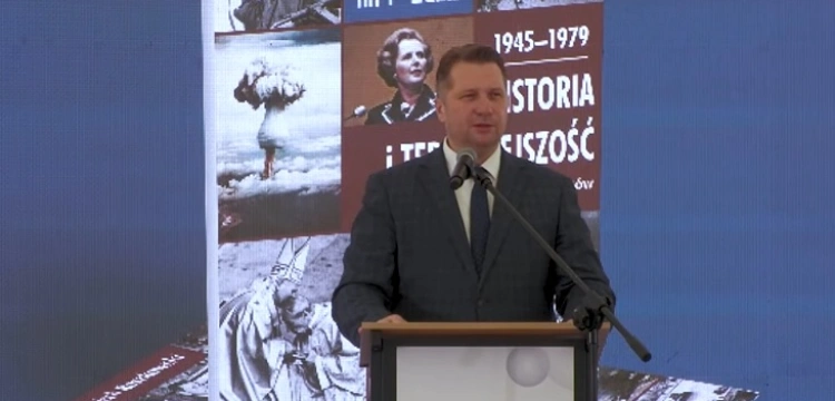 Min. Czarnek odpowiedział burmistrzowi Ustrzyk Dolnych ws. jego „zakazu” używania podręcznika HiT prof. Roszkowskiego