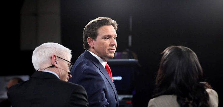 DeSantis nie będzie walczył o prezydenturę. Poparł Donalda Trumpa