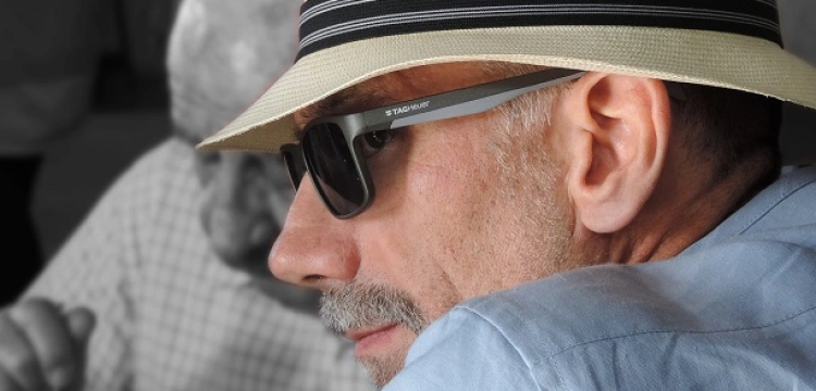 Urzędniczka bezprawnie udostępniała informacje prywatnemu detektywowi. Zostali aresztowani