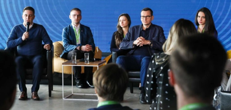 Która partia cieszy się największym poparciem młodych? PiS zdecydowanym liderem