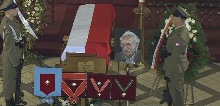 Polacy pożegnali śp. Franciszka Pieczkę. Aktor spoczął na cmentarzu w Aleksandrowie