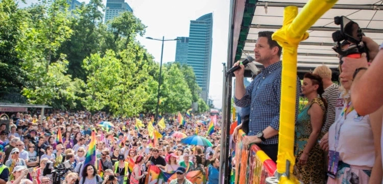 Praworządność według Trzaskowskiego. Wbrew decyzji sądu, włodarz stolicy blokuje legalne zgromadzenie