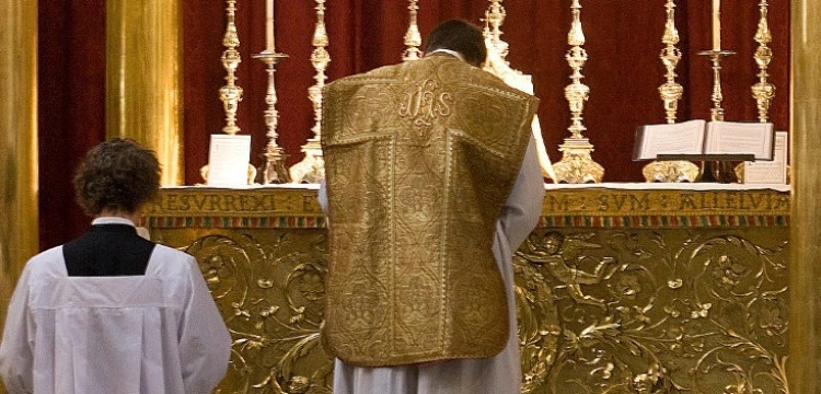 Rok po „Traditionis custodes” papież wzmacnia atak na tradycyjną liturgię
