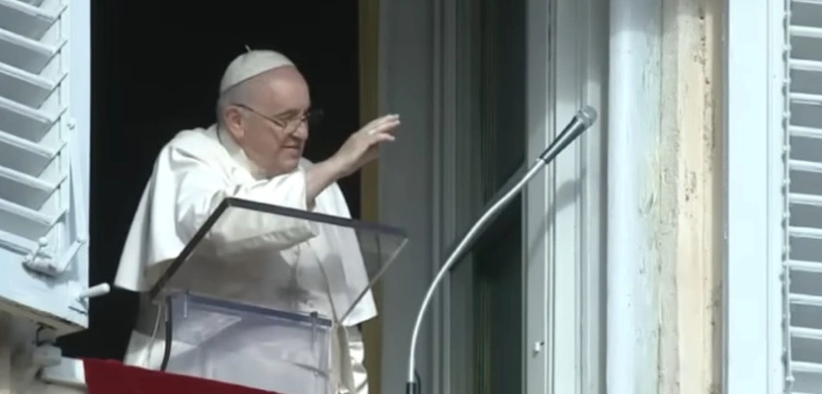 „Z hojnością otworzyliście drzwi swoich domów”. Papież składa życzenia Polakom