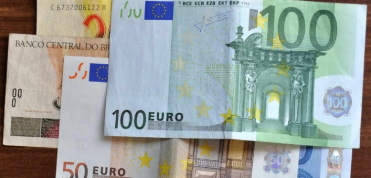 Polacy chcą do strefy euro? Sondaż rozwiewa wątpliwości