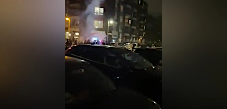 Francuzi dumni, bo… w Sylwestra spalono „tylko” 690 samochodów