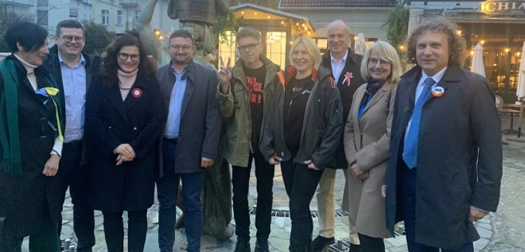 Tak Dulkiewicz dba o „niezależne sądy”? Internauci: „to układ mafijny”