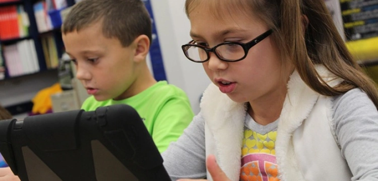 Bez FB, YT, Instagrama i TikToka dla dzieci – rewolucja w Australii