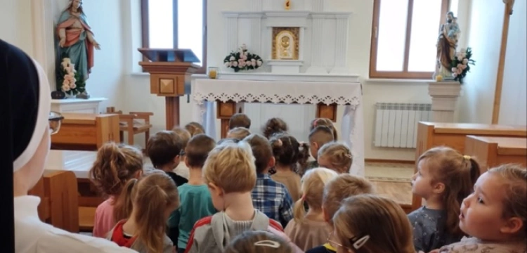 Milion dzieci modli się na różańcu. Rekordowa liczba uczestników z Polski