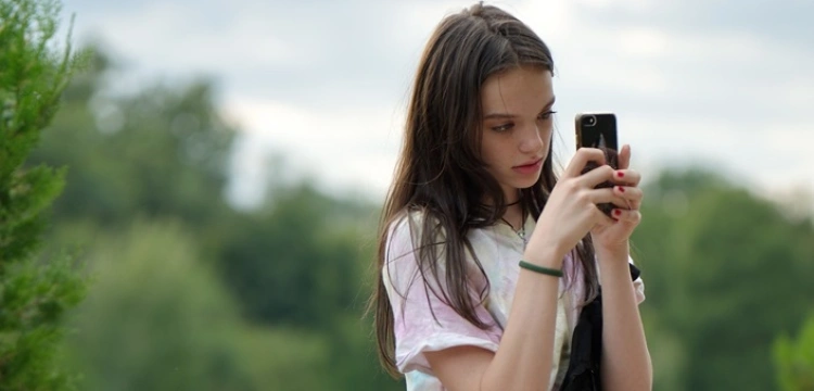 Bigaj: Ochrona dzieciństwa w cyfrowym świecie staje się kluczowym wyzwaniem dla świadomych rodziców