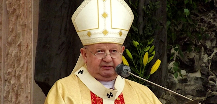 Kard. Dziwisz: bądźmy wierni historii, papieżowi, Kościołowi