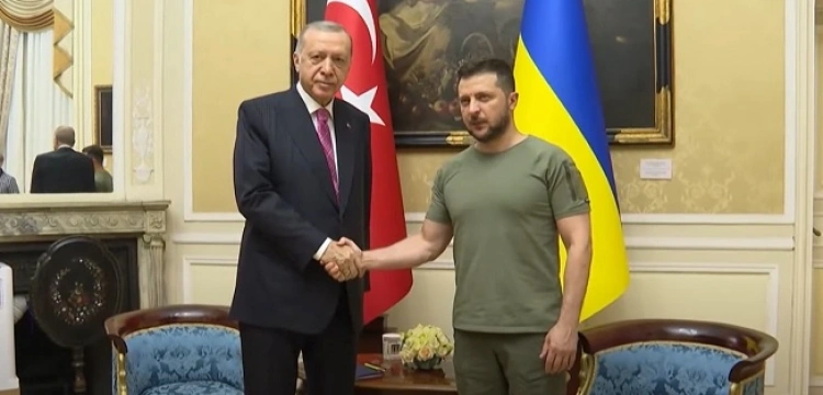 Turcja kontynuuje umowę zbożową z Ukrainą, Rosja się waha. Erdogan rozmawiał z Putinem