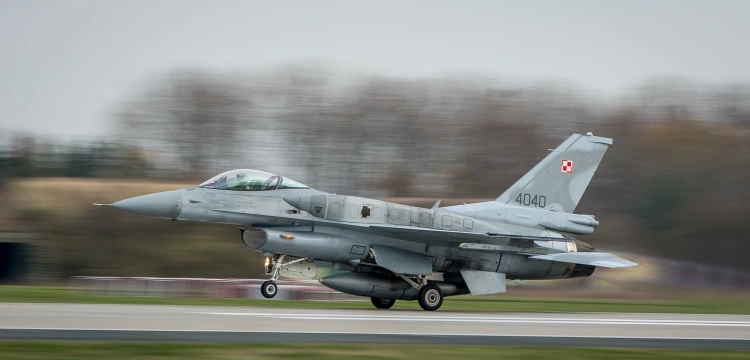 Polskie F-16 w akcji. Nocna mobilizacja wojska po rosyjskim ataku na Ukrainę
