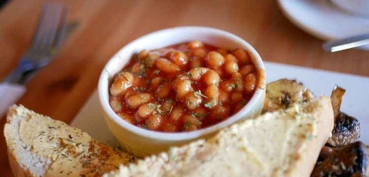 Fasolka po bretońsku dobra na śniadanie, obiad i na kolację