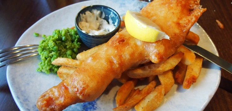 Jak piątek, to post! Dziś na obiad domowe „Fish and chips”