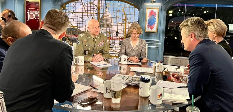 Dziennikarz: Generałowie chcą wpłynąć na wynik wyborczy. Dziwne. Szkodliwe