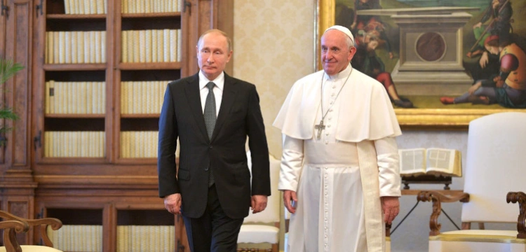 Niemcy: Franciszek stawia prawo silniejszego nad siłę prawa